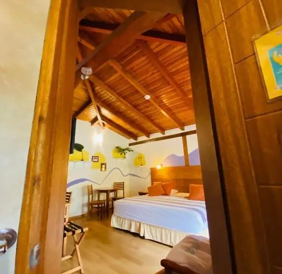 اتاق لوکس با تخت بزرگ, Mama Tungu Hostel