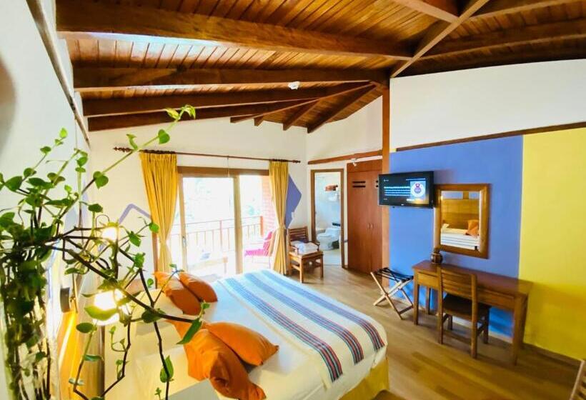 스탠다드 룸 킹사이즈 침대, Mama Tungu Hostel