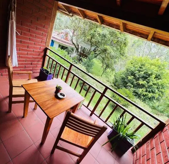 اتاق لوکس, Mama Tungu Hostel