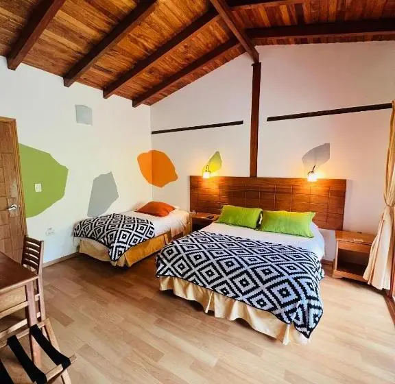 اتاق لوکس, Mama Tungu Hostel
