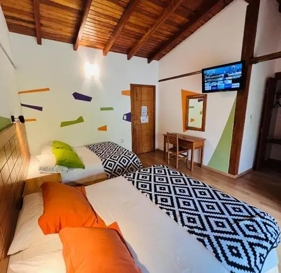 اتاق راحتی سه تخته, Mama Tungu Hostel