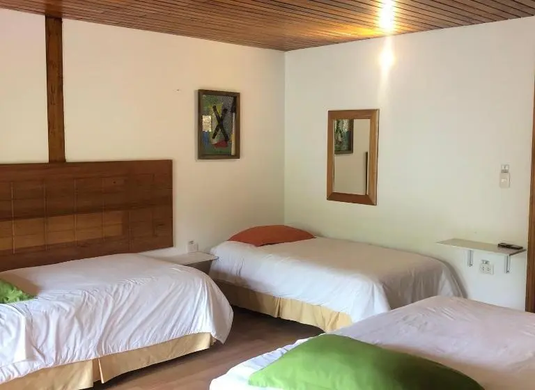 تختخواب در اتاق مشترک, Mama Tungu Hostel