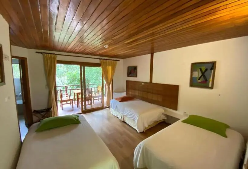 تختخواب در اتاق مشترک, Mama Tungu Hostel