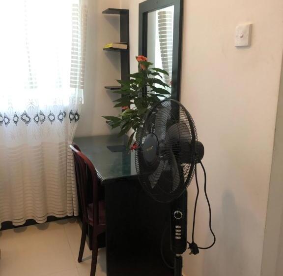 Economy-huone, Hiriketiya New Radiant House