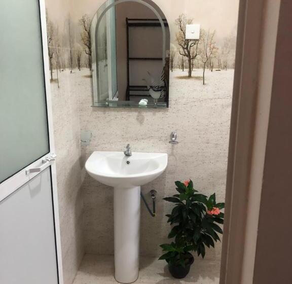 Economy Triple Room, Hiriketiya New Radiant House