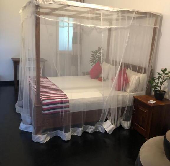 Economy Triple Room, Hiriketiya New Radiant House