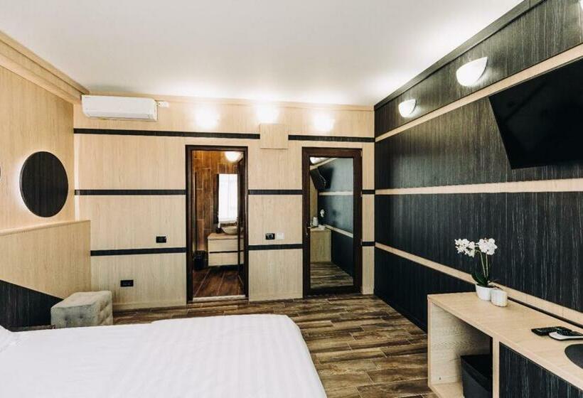 スタンダードルーム, L’invidia