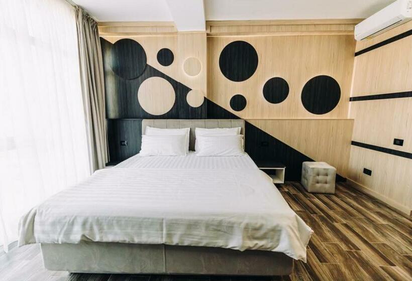 スタンダードルーム, L’invidia