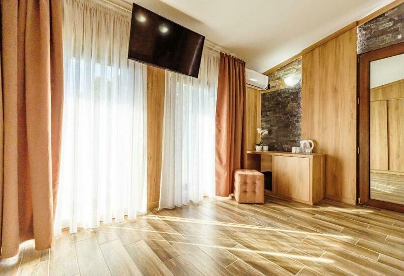 スタンダードルーム, L’invidia