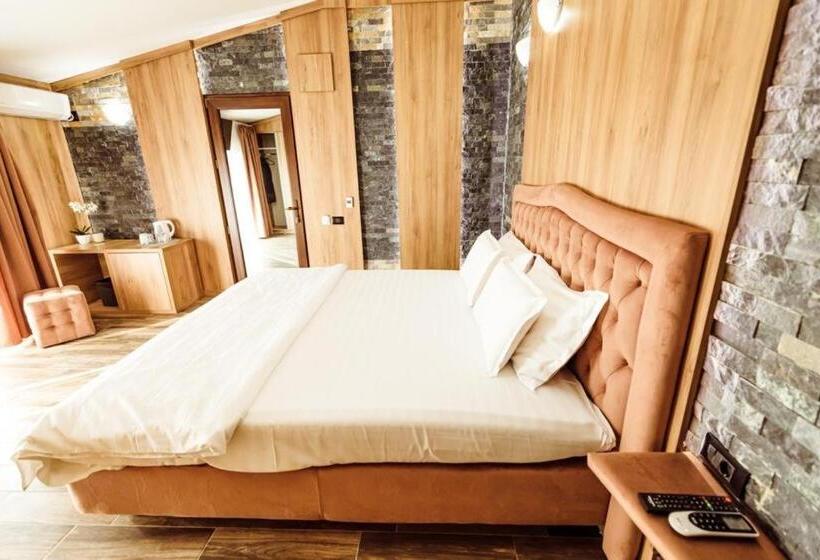 スタンダードルーム, L’invidia