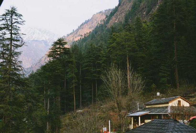 Номер Стандарт Вид на Горы, The Hillside