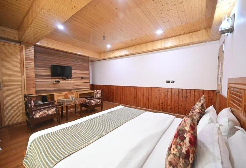 Номер Стандарт Вид на Горы, The Hillside