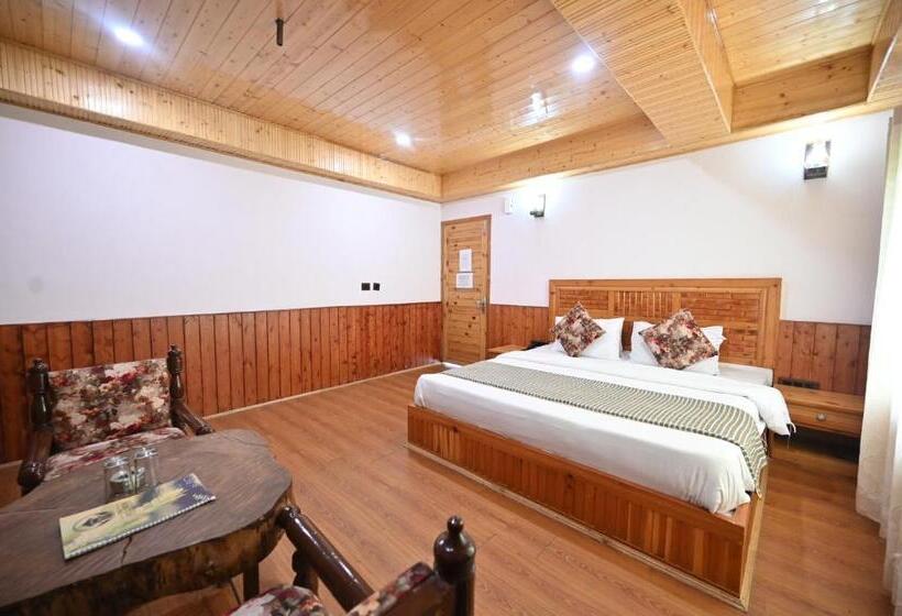 Номер Стандарт Вид на Горы, The Hillside