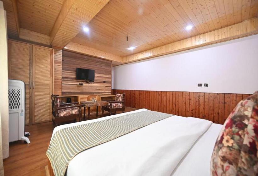 Номер Стандарт Вид на Горы, The Hillside