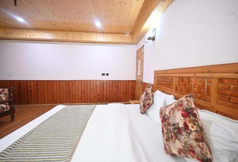 Номер Стандарт Вид на Горы, The Hillside