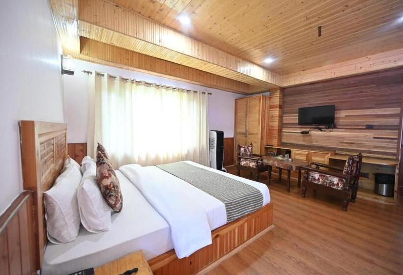 Номер Стандарт Вид на Горы, The Hillside