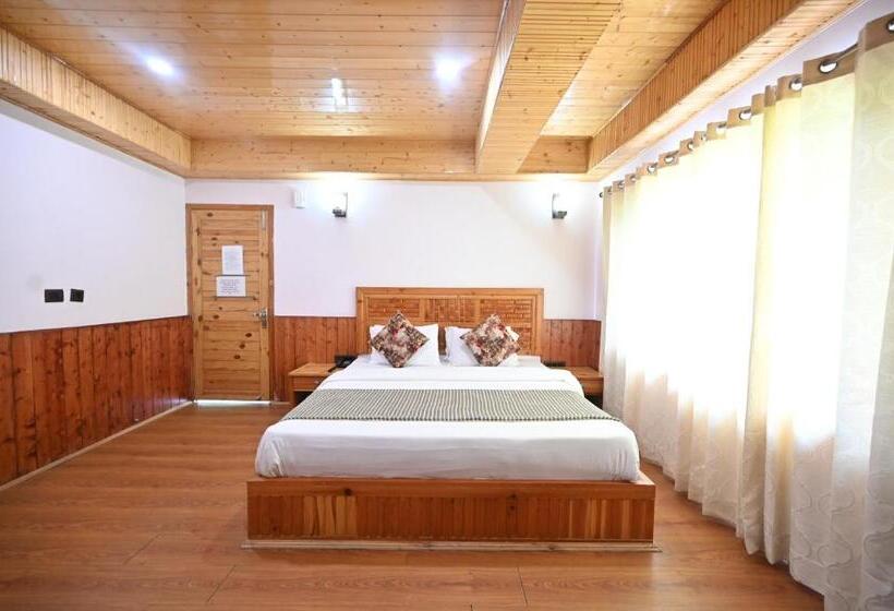 Номер Стандарт Вид на Горы, The Hillside