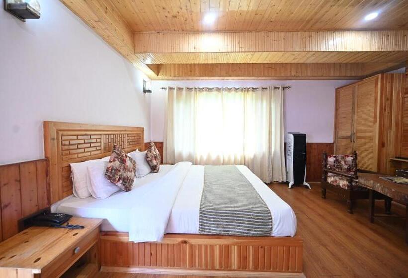 Номер Стандарт Вид на Горы, The Hillside