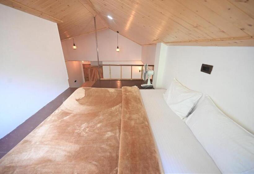 Семейный Номер Вид на Горы, The Hillside