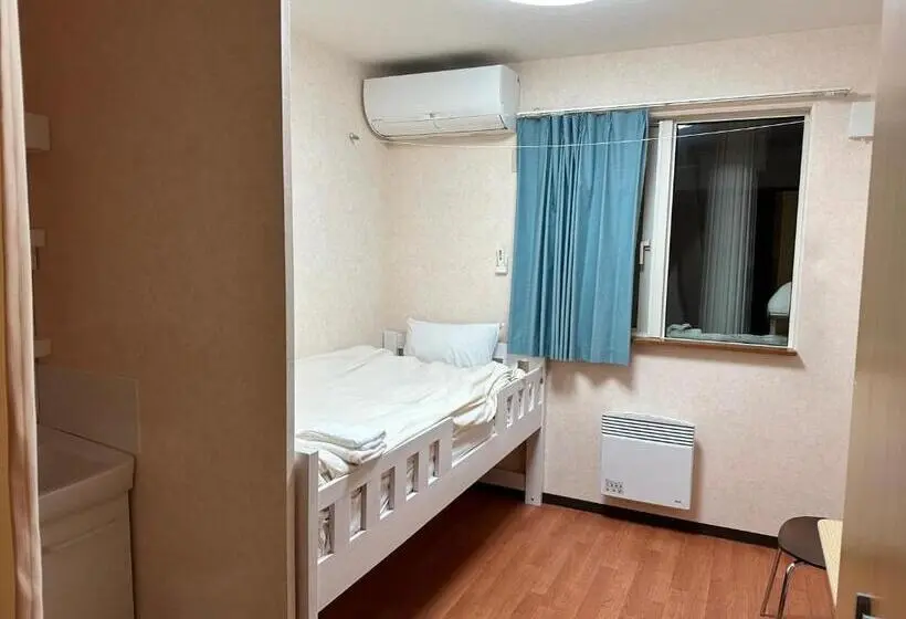 اتاق استاندارد یک نفره, Alpine Guesthouse