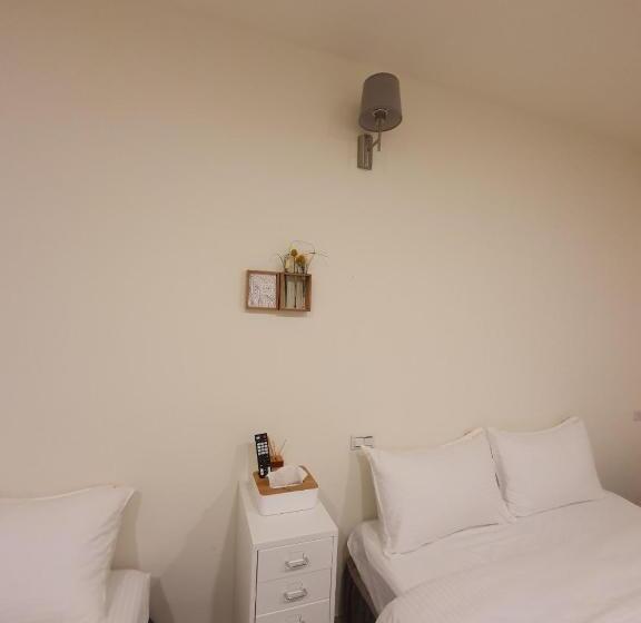 اتاق استاندارد چهار تخته, Stay If You Wish Homestay