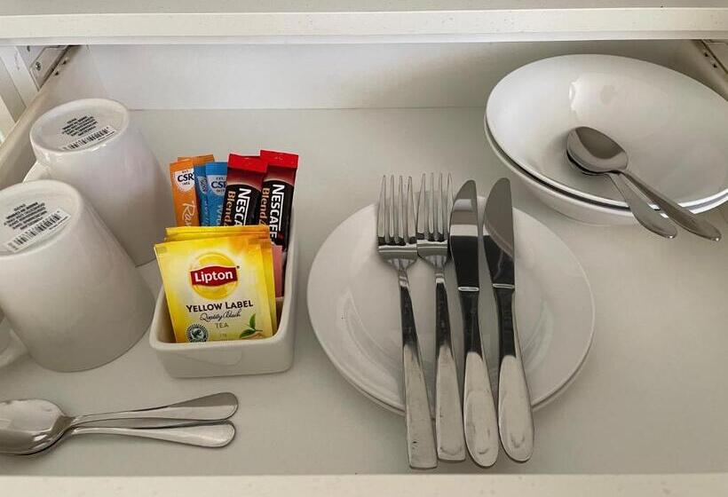 חדר משפחתי, Happy Wanderer Motel Cohuna 70s Style