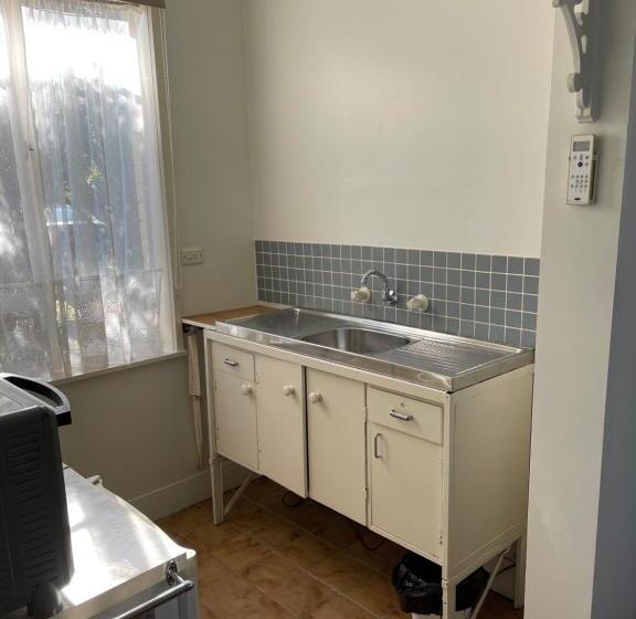 מיטת קינג בסוויטה, Happy Wanderer Motel Cohuna 70s Style