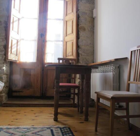 غرفة قياسية رباعية, Casa Barría