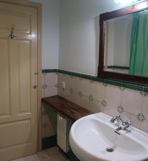 غرفة قياسية ثلاثية, Casa Barría