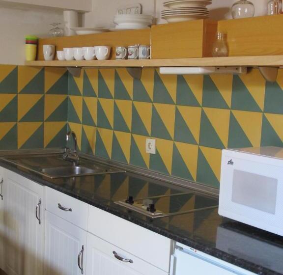 إستديو عائلى, Casa Barría