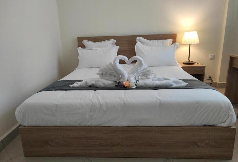 اتاق لوکس, Downtown