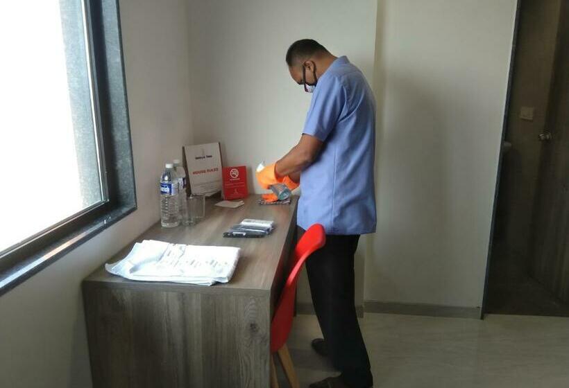 Single Deluxe Room, Indus Inn