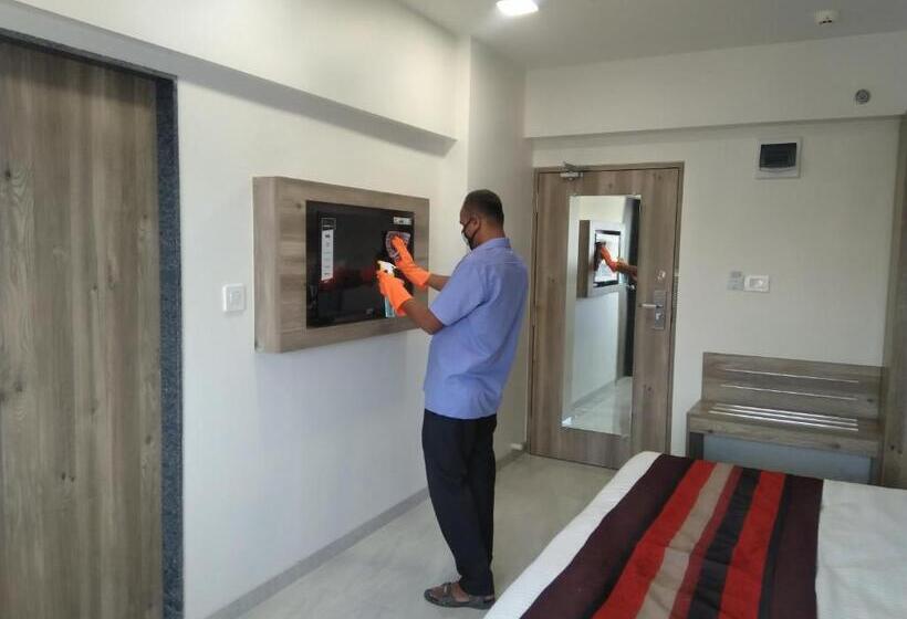 Single Deluxe Room, Indus Inn