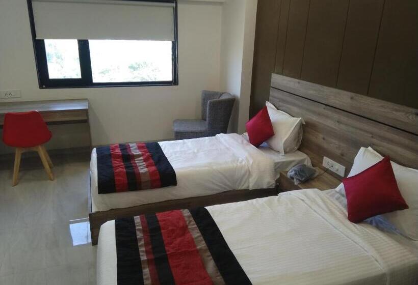 Single Deluxe Room, Indus Inn