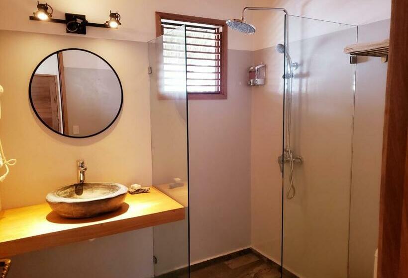 اتاق استاندارد با چشمانداز استخر, Takuma Boutik