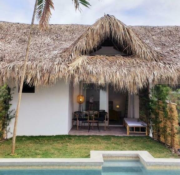 اتاق استاندارد با چشمانداز استخر, Takuma Boutik