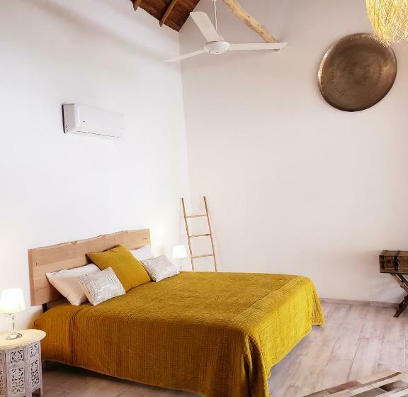 اتاق استاندارد با چشمانداز استخر, Takuma Boutik