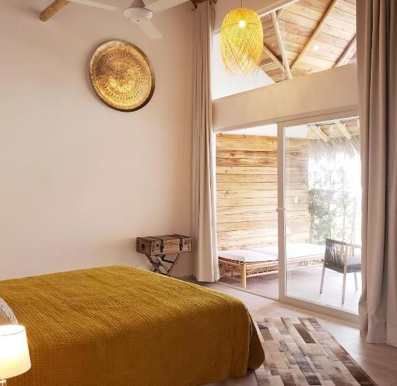 اتاق استاندارد با چشمانداز استخر, Takuma Boutik