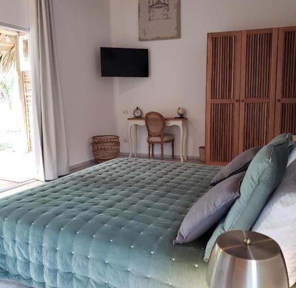 اتاق لوکس, Takuma Boutik