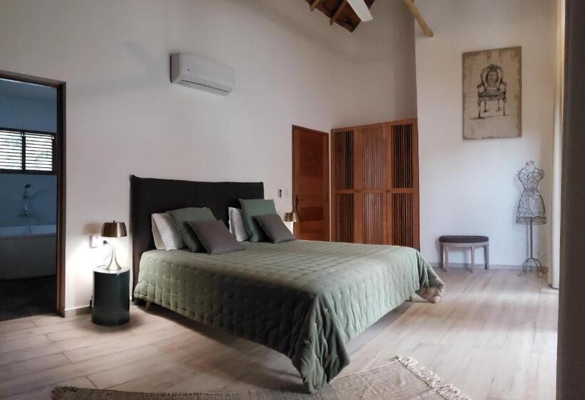 اتاق لوکس, Takuma Boutik