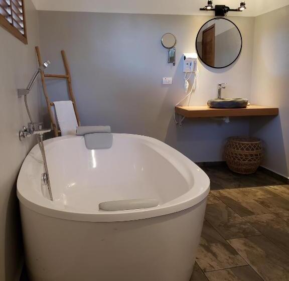 اتاق لوکس, Takuma Boutik