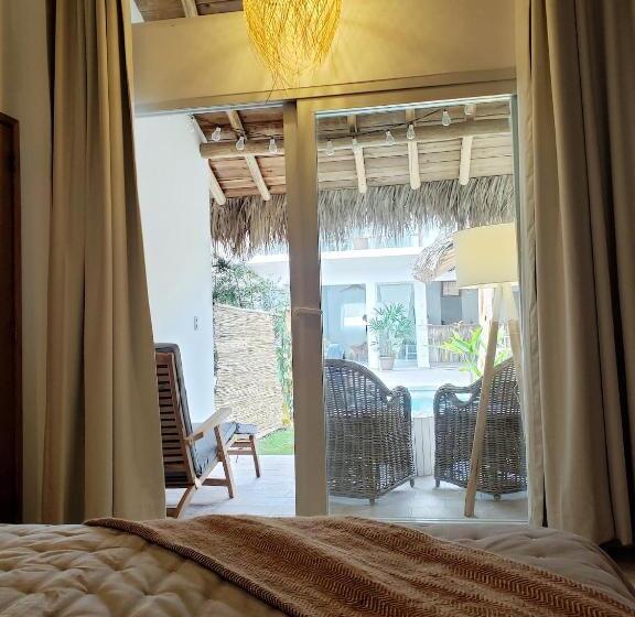 اتاق استاندارد با چشمانداز استخر, Takuma Boutik