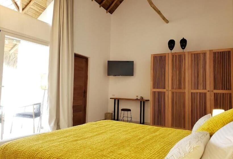 اتاق لوکس, Takuma Boutik