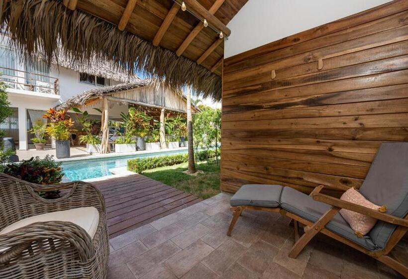 اتاق استاندارد با چشمانداز استخر, Takuma Boutik