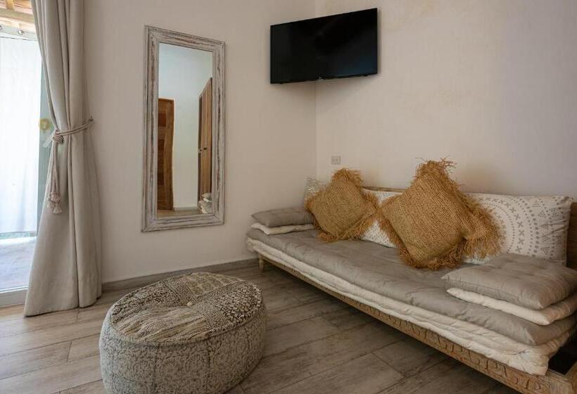 اتاق لوکس, Takuma Boutik