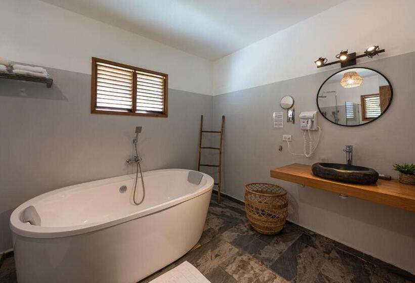 اتاق لوکس, Takuma Boutik