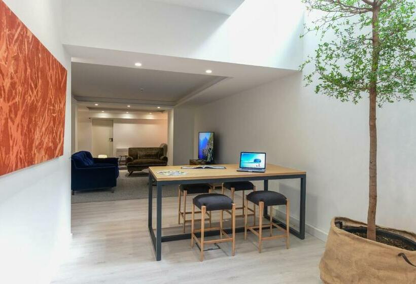 استودیوی استاندارد, Oscar Concept Apartments