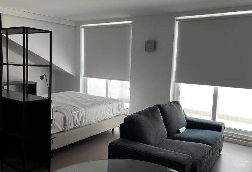 استودیو استاندارد با بالکن, Oscar Concept Apartments