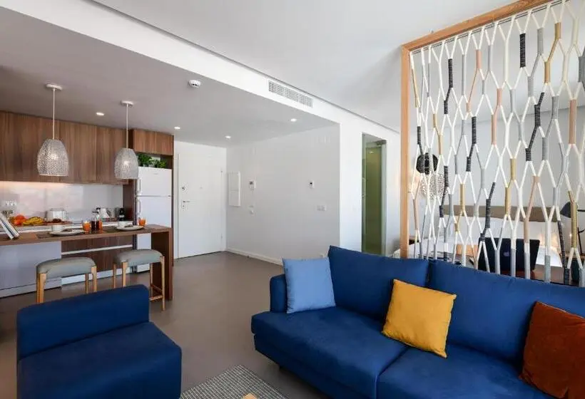 استودیوی سوپریور, Oscar Concept Apartments