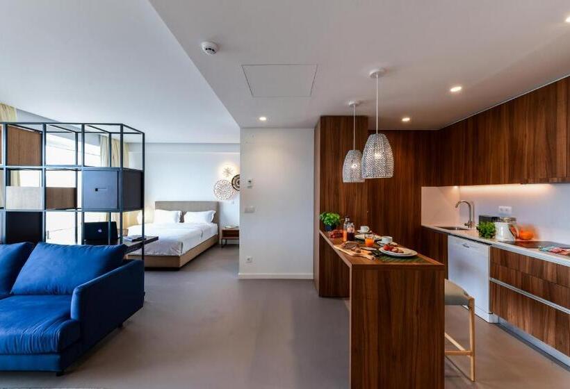 استودیوی سوپریور, Oscar Concept Apartments